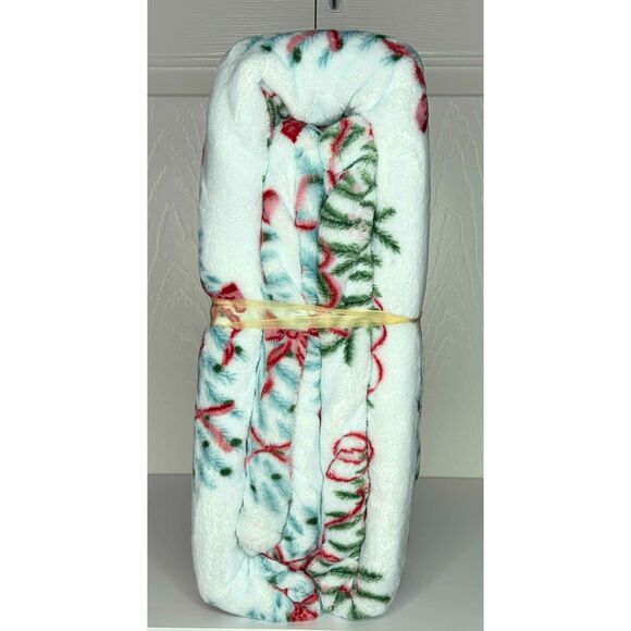 Cozy Under “The Mistletoe” Plush Blanket – Extremely Soft Holiday Throw – NWT - Picture 6 of 11
